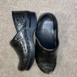 Dansko Professional Women's Clogs Black/Grey Lines Design
